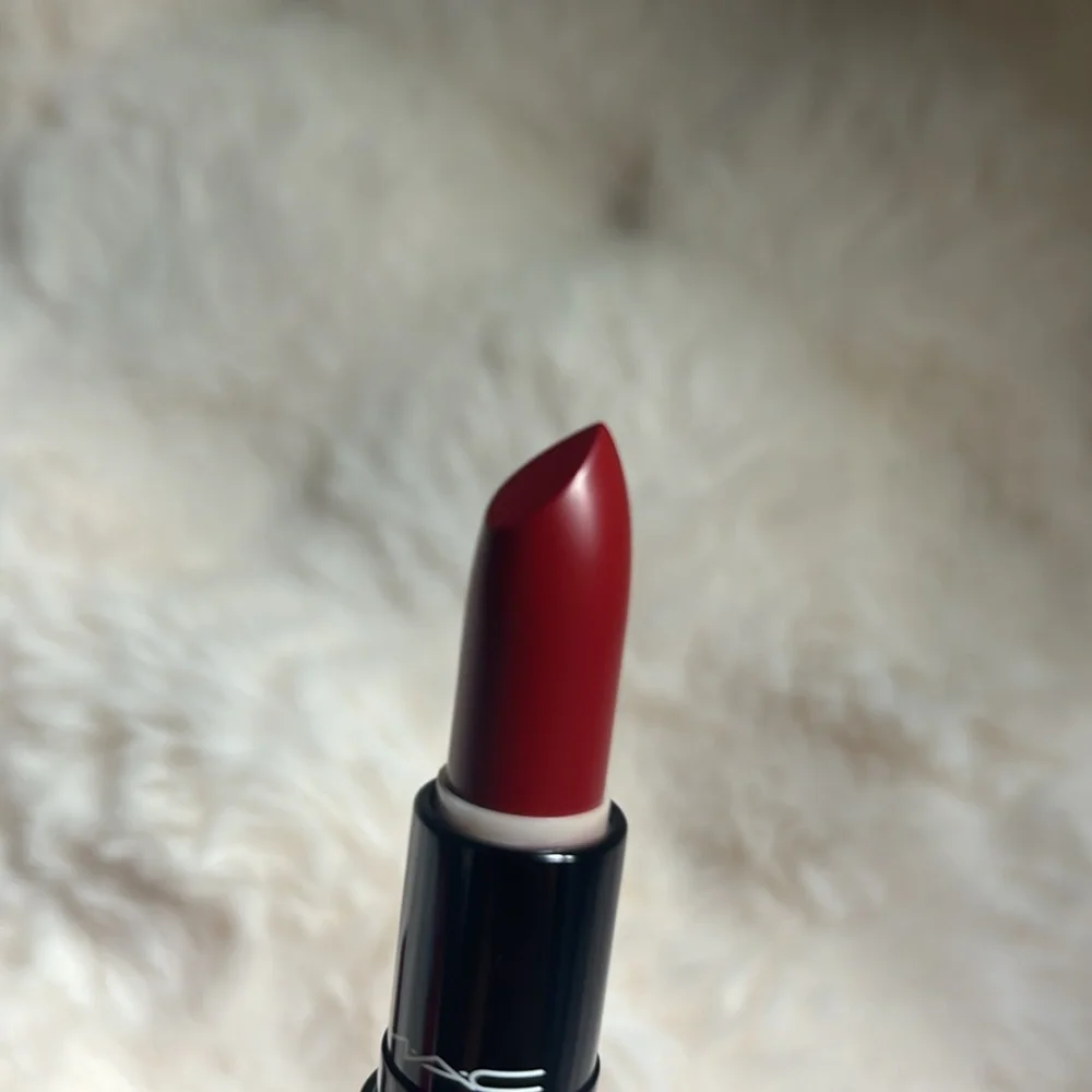MAC E For Effortless 423 Love Me Lipstick NEW RED